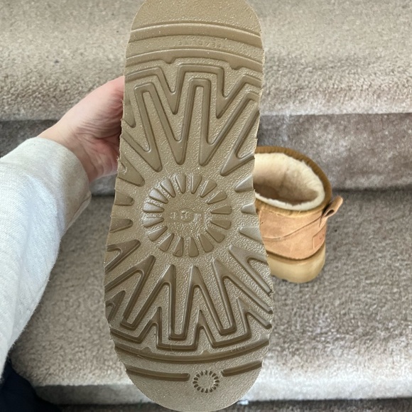 Platform Tan UGGs - Picture 4 of 6